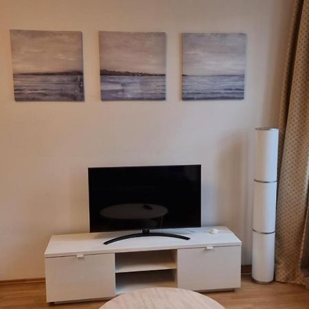 Sunny Apartment Next To Metro 1Br Відень Екстер'єр фото