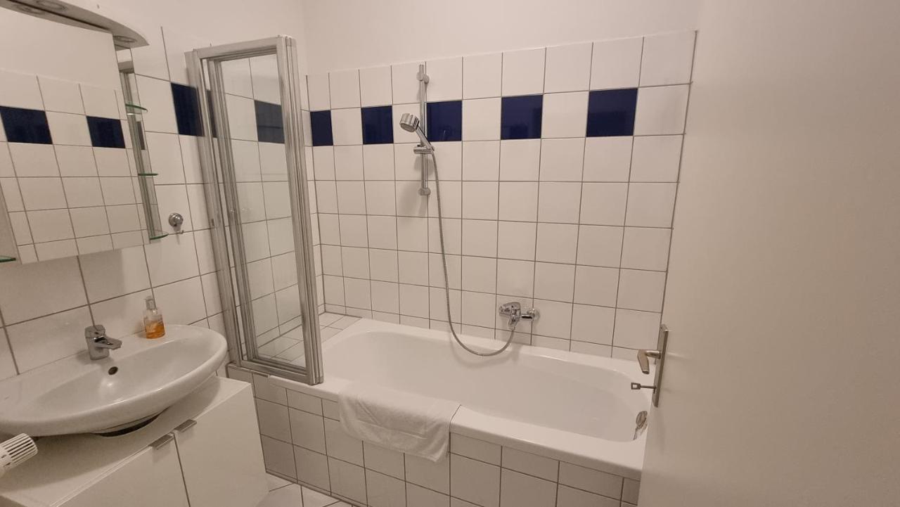 Sunny Apartment Next To Metro 1Br Відень Екстер'єр фото