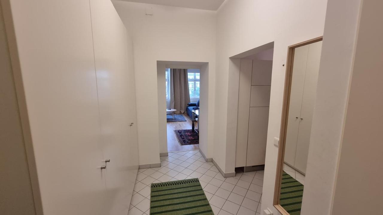 Sunny Apartment Next To Metro 1Br Відень Екстер'єр фото