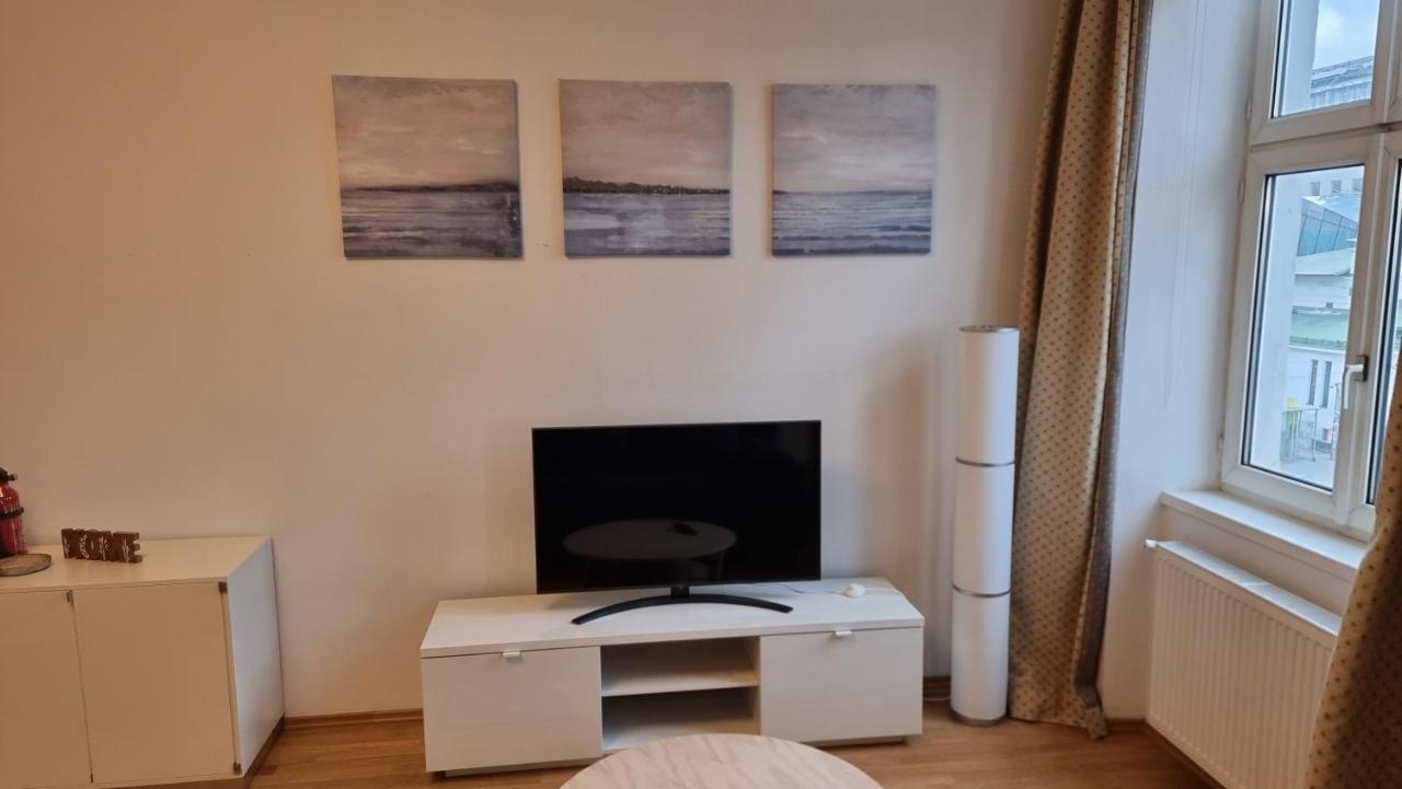 Sunny Apartment Next To Metro 1Br Відень Екстер'єр фото